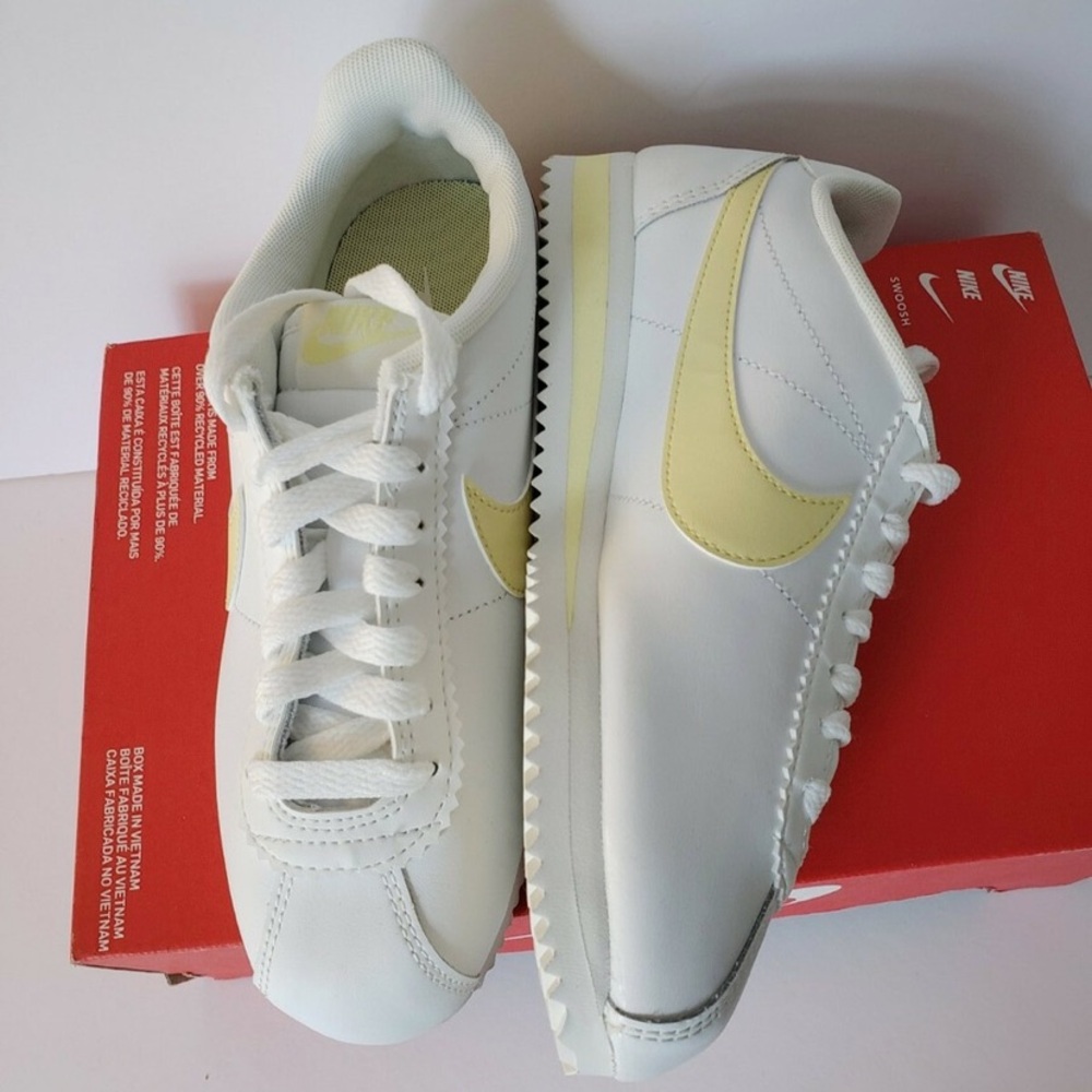 Nike Women’s White Sneakers with Pale Yellow Swoosh - Picture 2 of 6
